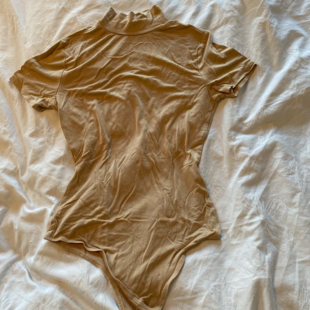 Beige t-shirt body suit